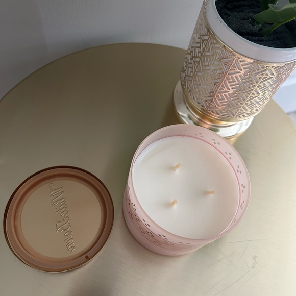 Bath and Body Works Vanilla Chai Latte Pink and Gold 3-Wick Candles, Set of 2 - Picture 4 of 5